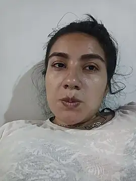 Snapshot of Hellen_Alex chatting on 02/14/26, 04:37 Hellen Alex online show from 02/14/26, 04:37