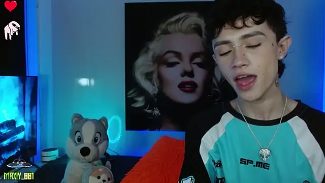 Snapshot of maxiy_001 chatting on 01/10/25, 04:33 maxiy 001 online show from 01/10/25, 04:33