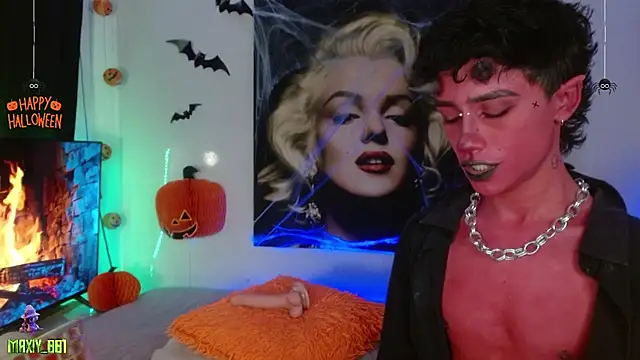 maxiy 001 online show from 10/25/25, 04:31