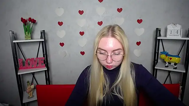 Snapshot of BeatriceFly chatting on 12/14/24, 12:33 BeatriceFly online show from 12/14/24, 12:33