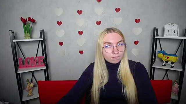 Snapshot of BeatriceFly chatting on 12/14/24, 03:36 BeatriceFly online show from 12/14/24, 03:36