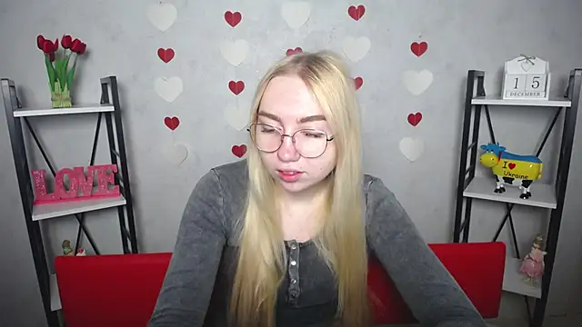 Snapshot of BeatriceFly chatting on 12/16/24, 06:10 BeatriceFly online show from 12/16/24, 06:10