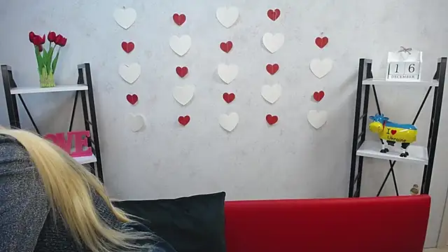 Snapshot of BeatriceFly chatting on 12/16/24, 09:14 BeatriceFly online show from 12/16/24, 09:14