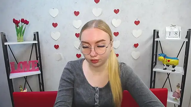 Snapshot of BeatriceFly chatting on 12/18/24, 09:14 BeatriceFly online show from 12/18/24, 09:14