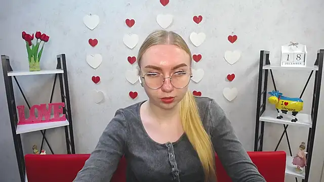 Snapshot of BeatriceFly chatting on 12/18/24, 12:18 BeatriceFly online show from 12/18/24, 12:18