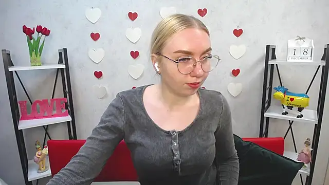 Snapshot of BeatriceFly chatting on 12/18/24, 03:22 BeatriceFly online show from 12/18/24, 03:22