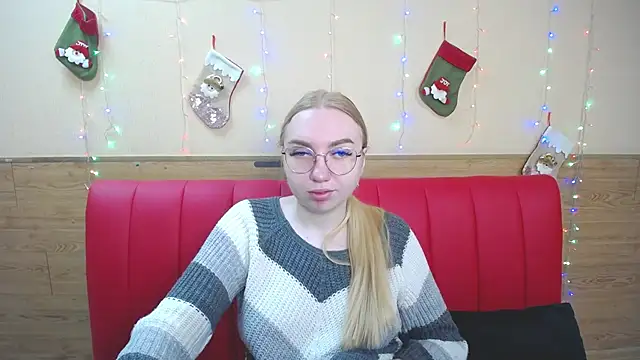 Snapshot of BeatriceFly chatting on 12/28/24, 09:20 BeatriceFly online show from 12/28/24, 09:20