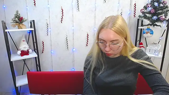 Snapshot of BeatriceFly chatting on 01/11/25, 12:40 BeatriceFly online show from 01/11/25, 12:40