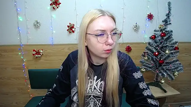 Snapshot of BeatriceFly chatting on 01/19/25, 06:09 BeatriceFly online show from 01/19/25, 06:09