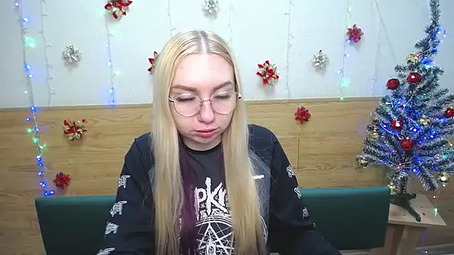 Snapshot of BeatriceFly chatting on 01/20/25, 06:21 BeatriceFly online show from 01/20/25, 06:21