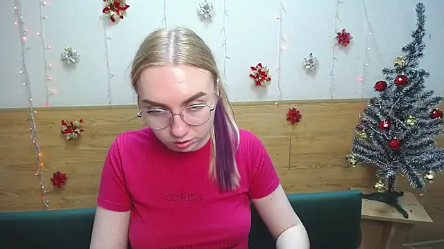 Snapshot of BeatriceFly chatting on 01/20/25, 04:01 BeatriceFly online show from 01/20/25, 04:01