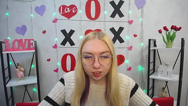 Snapshot of BeatriceFly chatting on 01/22/25, 10:18 BeatriceFly online show from 01/22/25, 10:18