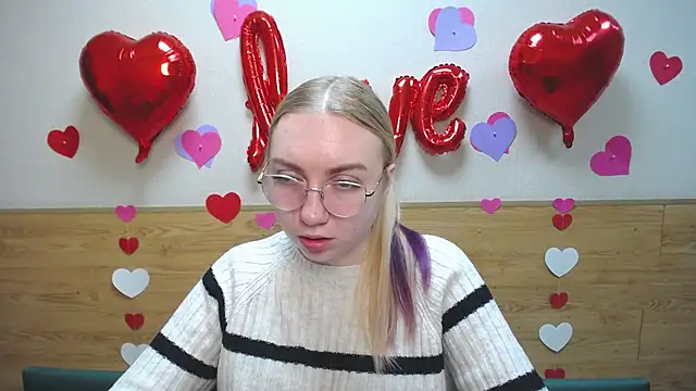 Snapshot of BeatriceFly chatting on 01/26/25, 10:23 BeatriceFly online show from 01/26/25, 10:23