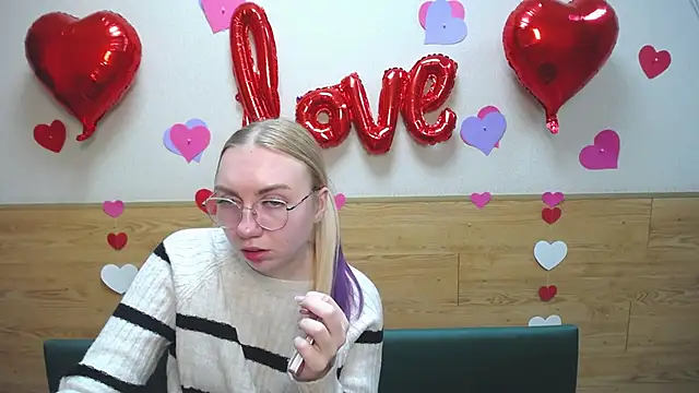 Snapshot of BeatriceFly chatting on 01/26/25, 04:30 BeatriceFly online show from 01/26/25, 04:30