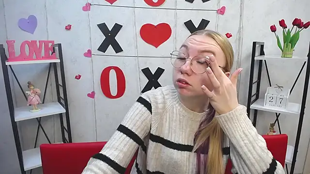 Snapshot of BeatriceFly chatting on 01/27/25, 06:30 BeatriceFly online show from 01/27/25, 06:30