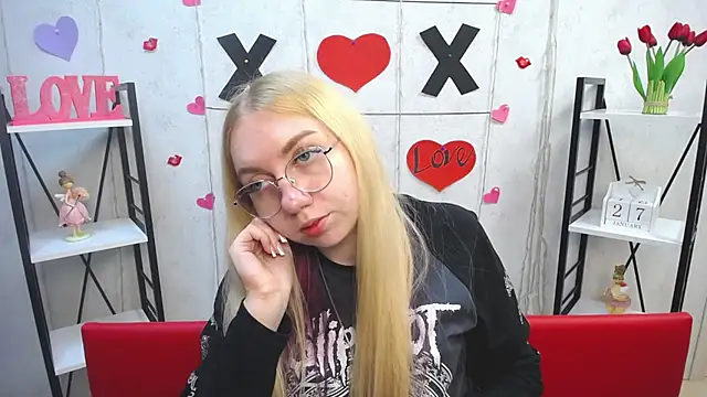 Snapshot of BeatriceFly chatting on 01/28/25, 02:21 BeatriceFly online show from 01/28/25, 02:21