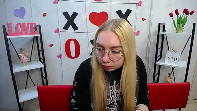 Snapshot of BeatriceFly chatting on 01/29/25, 12:13 BeatriceFly online show from 01/29/25, 12:13