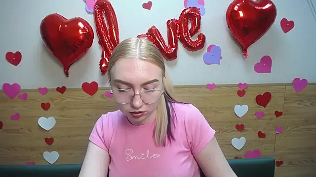 Snapshot of BeatriceFly chatting on 02/18/25, 09:21 BeatriceFly online show from 02/18/25, 09:21