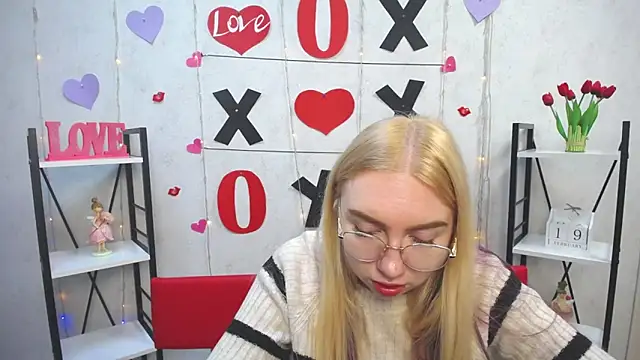 Snapshot of BeatriceFly chatting on 02/19/25, 01:28 BeatriceFly online show from 02/19/25, 01:28