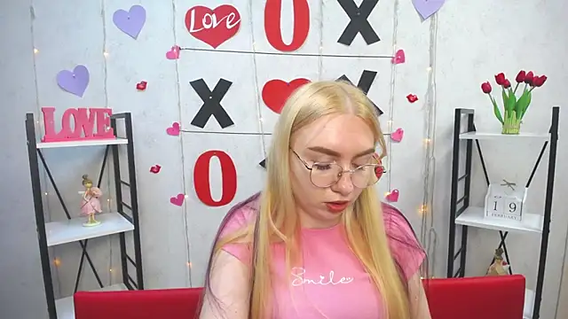 Snapshot of BeatriceFly chatting on 02/19/25, 04:33 BeatriceFly online show from 02/19/25, 04:33