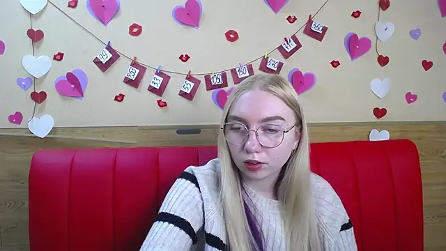 Snapshot of BeatriceFly chatting on 02/20/25, 03:19 BeatriceFly online show from 02/20/25, 03:19