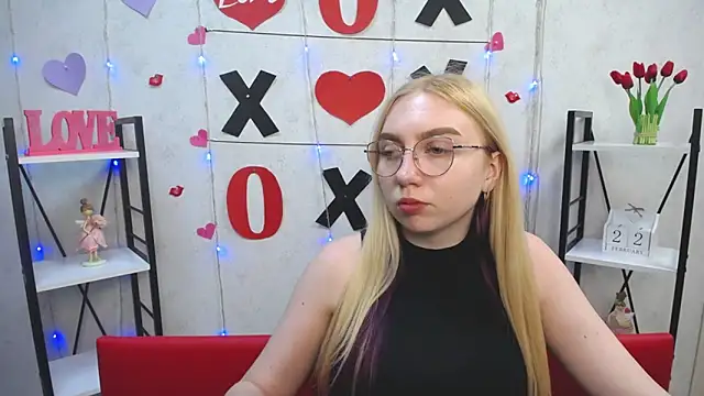 Snapshot of BeatriceFly chatting on 02/22/25, 04:09 BeatriceFly online show from 02/22/25, 04:09