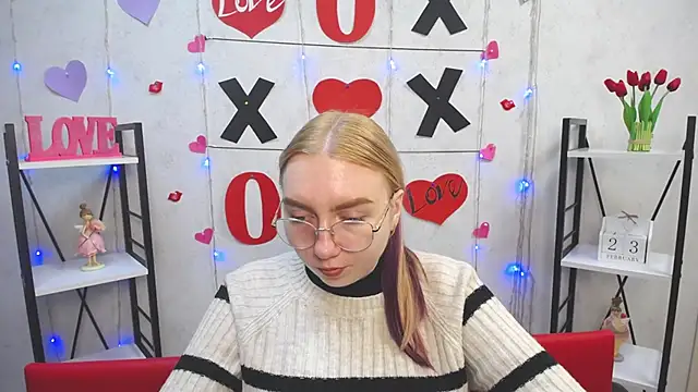 Snapshot of BeatriceFly chatting on 02/23/25, 12:16 BeatriceFly online show from 02/23/25, 12:16