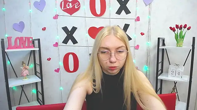 Snapshot of BeatriceFly chatting on 02/24/25, 12:16 BeatriceFly online show from 02/24/25, 12:16