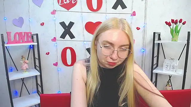 Snapshot of BeatriceFly chatting on 02/25/25, 12:24 BeatriceFly online show from 02/25/25, 12:24