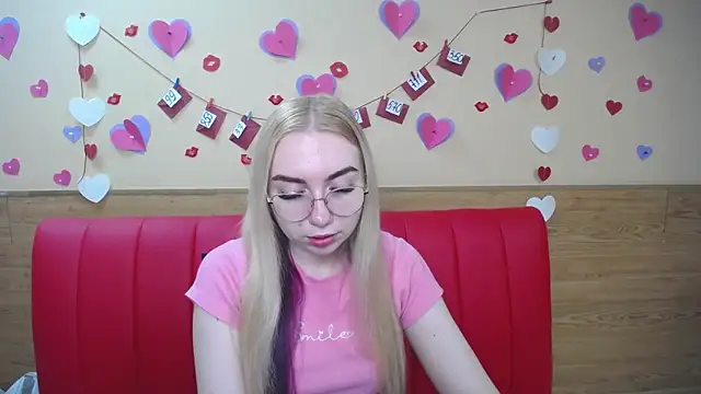 Snapshot of BeatriceFly chatting on 02/28/25, 12:20 BeatriceFly online show from 02/28/25, 12:20