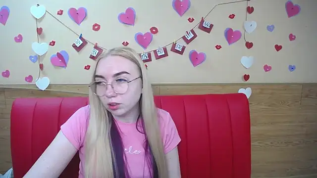 Snapshot of BeatriceFly chatting on 02/28/25, 03:26 BeatriceFly online show from 02/28/25, 03:26