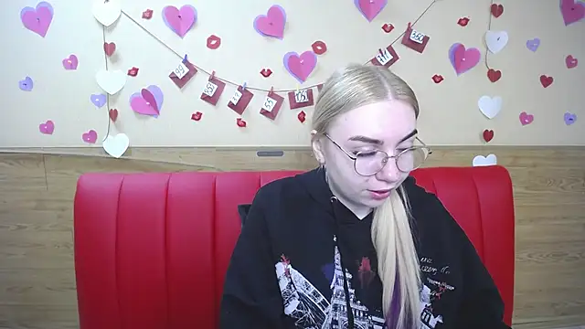 Snapshot of BeatriceFly chatting on 03/01/25, 06:35 BeatriceFly online show from 03/01/25, 06:35