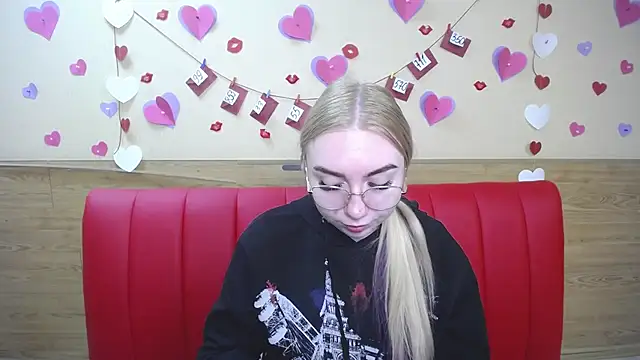 Snapshot of BeatriceFly chatting on 03/01/25, 09:40 BeatriceFly online show from 03/01/25, 09:40