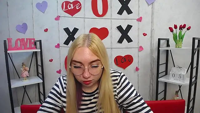 Snapshot of BeatriceFly chatting on 03/05/25, 12:22 BeatriceFly online show from 03/05/25, 12:22