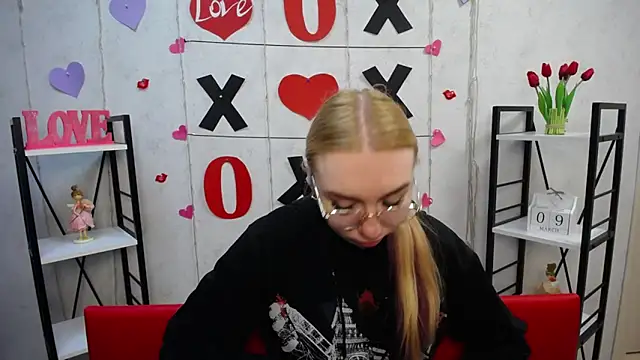 Snapshot of BeatriceFly chatting on 03/10/25, 06:27 BeatriceFly online show from 03/10/25, 06:27