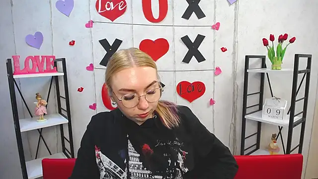 Snapshot of BeatriceFly chatting on 03/10/25, 03:41 BeatriceFly online show from 03/10/25, 03:41