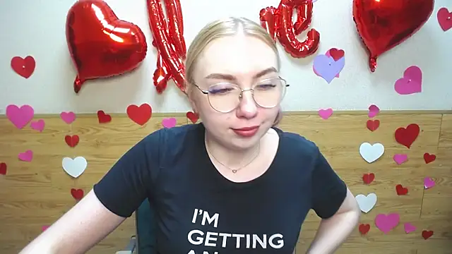 Snapshot of BeatriceFly chatting on 03/16/25, 04:01 BeatriceFly online show from 03/16/25, 04:01