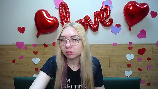 Snapshot of BeatriceFly chatting on 03/17/25, 06:07 BeatriceFly online show from 03/17/25, 06:07