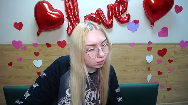 Snapshot of BeatriceFly chatting on 03/20/25, 09:15 BeatriceFly online show from 03/20/25, 09:15