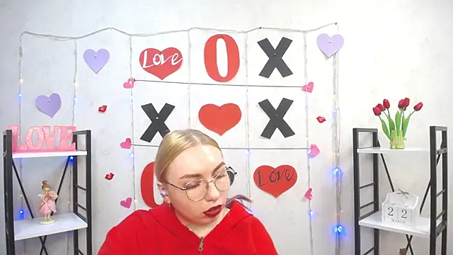 Snapshot of BeatriceFly chatting on 03/22/25, 10:28 BeatriceFly online show from 03/22/25, 10:28