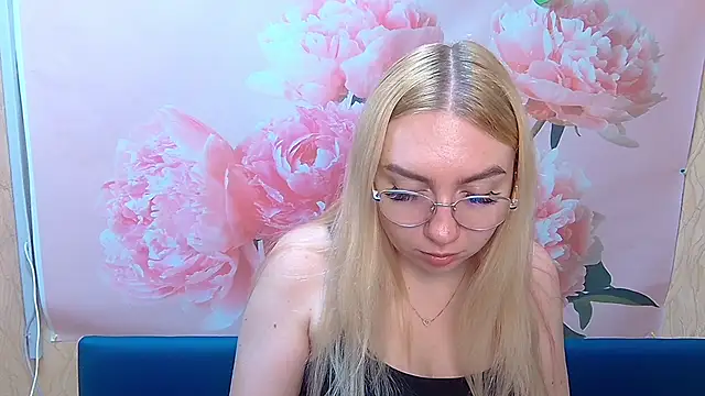 Snapshot of BeatriceFly chatting on 09/09/25, 05:40 BeatriceFly online show from 09/09/25, 05:40