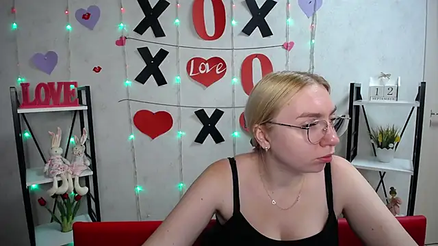 Snapshot of BeatriceFly chatting on 09/12/25, 12:05 BeatriceFly online show from 09/12/25, 12:05