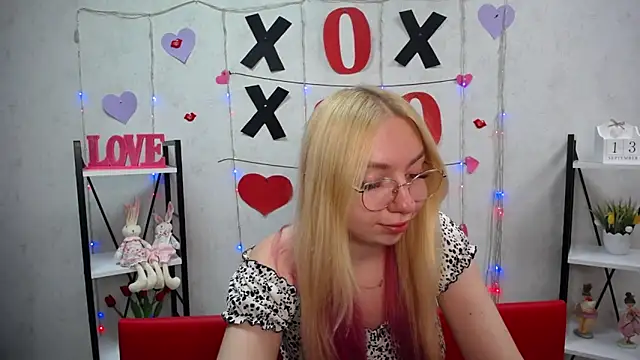 Snapshot of BeatriceFly chatting on 09/13/25, 12:16 BeatriceFly online show from 09/13/25, 12:16