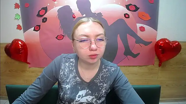 Snapshot of BeatriceFly chatting on 10/04/25, 05:49 BeatriceFly online show from 10/04/25, 05:49