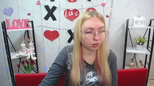 Snapshot of BeatriceFly chatting on 10/05/25, 12:03 BeatriceFly online show from 10/05/25, 12:03