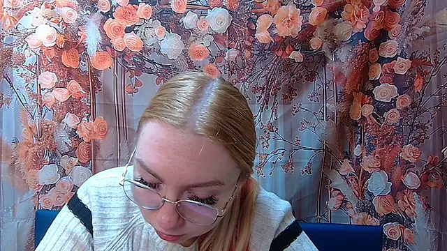 Snapshot of BeatriceFly chatting on 11/06/25, 12:39 BeatriceFly online show from 11/06/25, 12:39