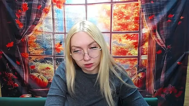 Snapshot of BeatriceFly chatting on 11/11/25, 01:00 BeatriceFly online show from 11/11/25, 01:00