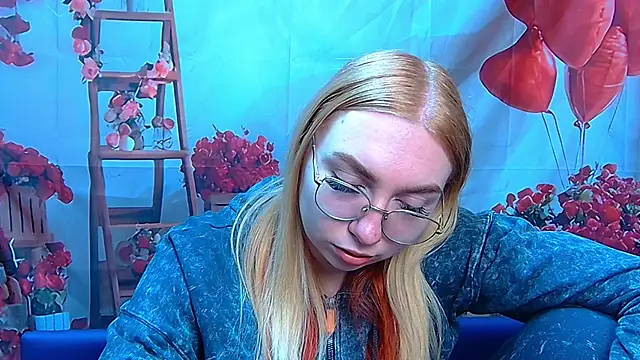 Snapshot of BeatriceFly chatting on 04/18/26, 01:15 BeatriceFly online show from 04/18/26, 01:15