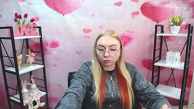 Snapshot of BeatriceFly chatting on 04/25/26, 11:46 BeatriceFly online show from 04/25/26, 11:46