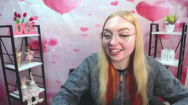 Snapshot of BeatriceFly chatting on 04/25/26, 01:41 BeatriceFly online show from 04/25/26, 01:41